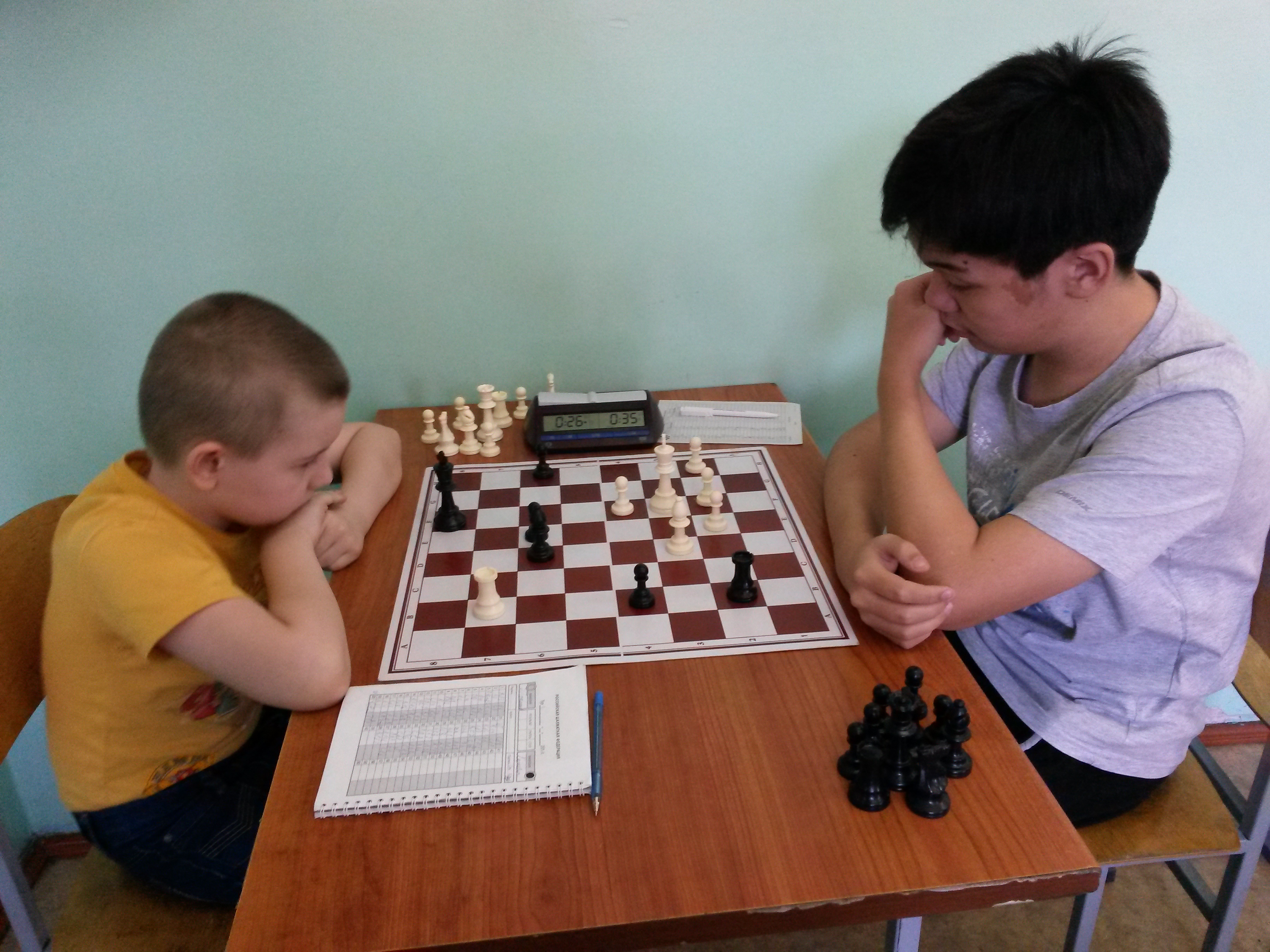 Степана Харкевич(слева) пока показывает недетскую игру.
